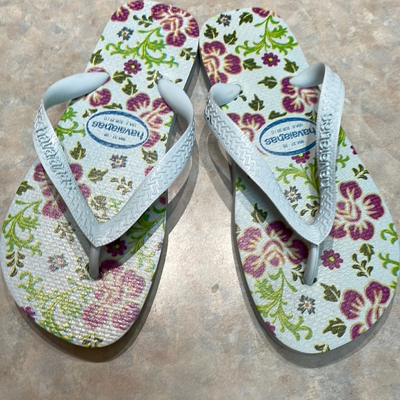 Havaianas floral flip flops (sz us6) - Picture 1 of 7